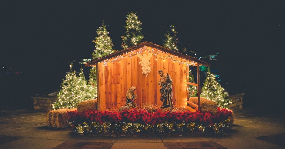 nativity scene; christmas prayers