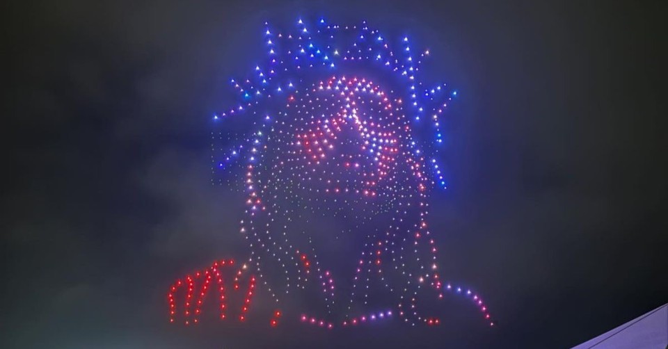 Texas Church Shares The Gospel With 1,000-Drone Show During Christmas Event