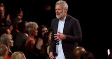 Brett Favre Encourages Fans to Follow Jesus in Conviction-Filled Christmas Post